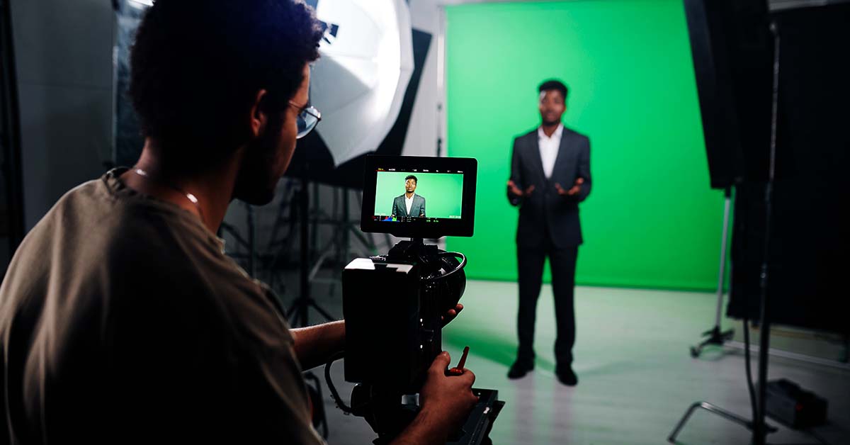 Using Green Screens in YouTube Videos: How to Set Up and Use Green Screens to Create Engaging Backgrounds and Special Effects