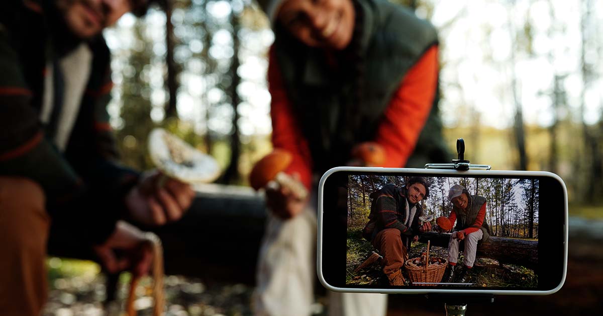 Shooting Videos with Smartphones: How to Use Your Smartphone to Shoot Professional-Looking YouTube Videos