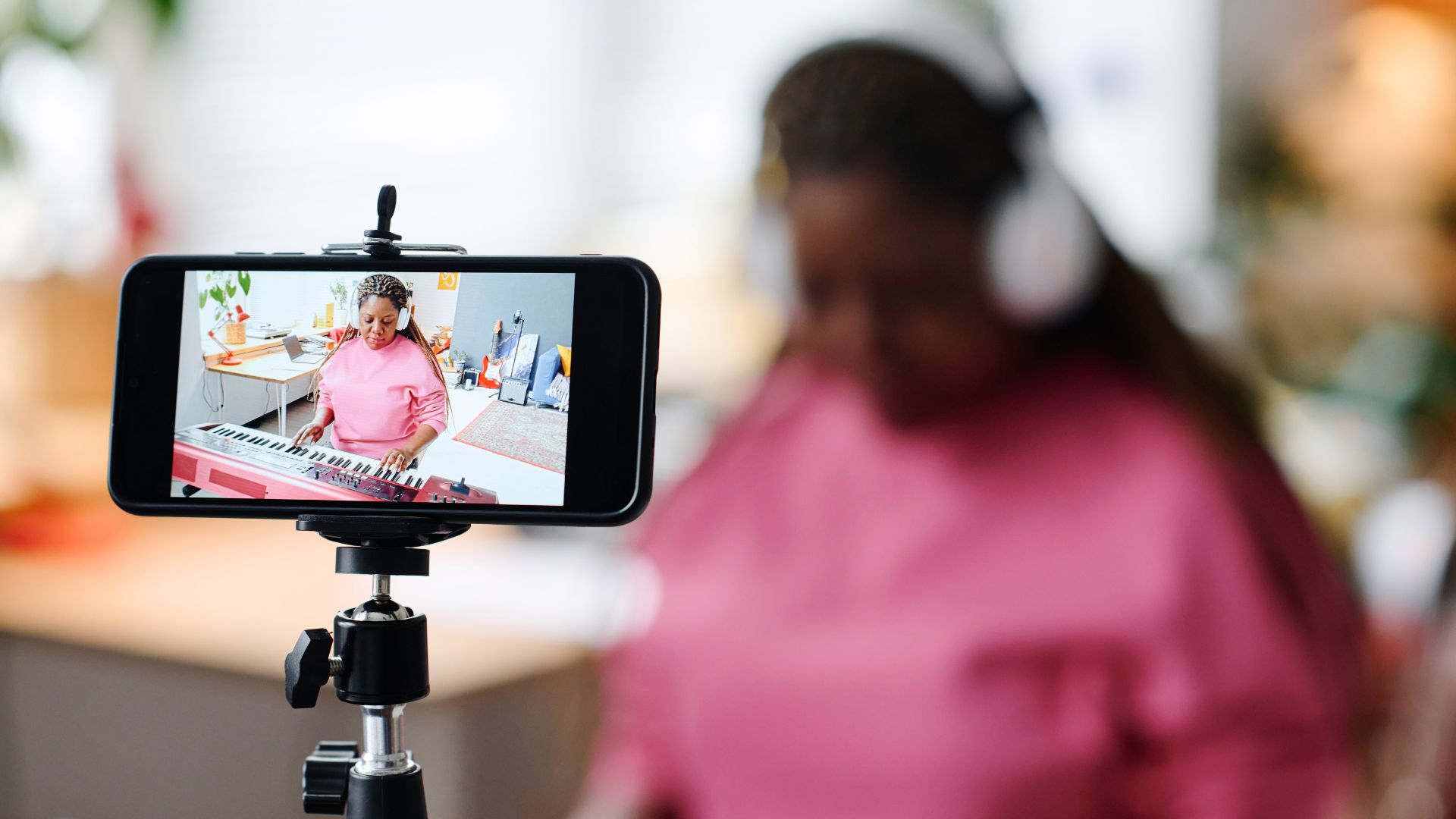 Live Streaming for Business Growth: From Authority to Conversion