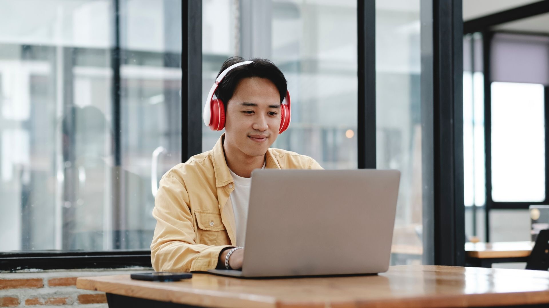 How Smart Brands Win Trust on YouTube in Noisy, Competitive Markets